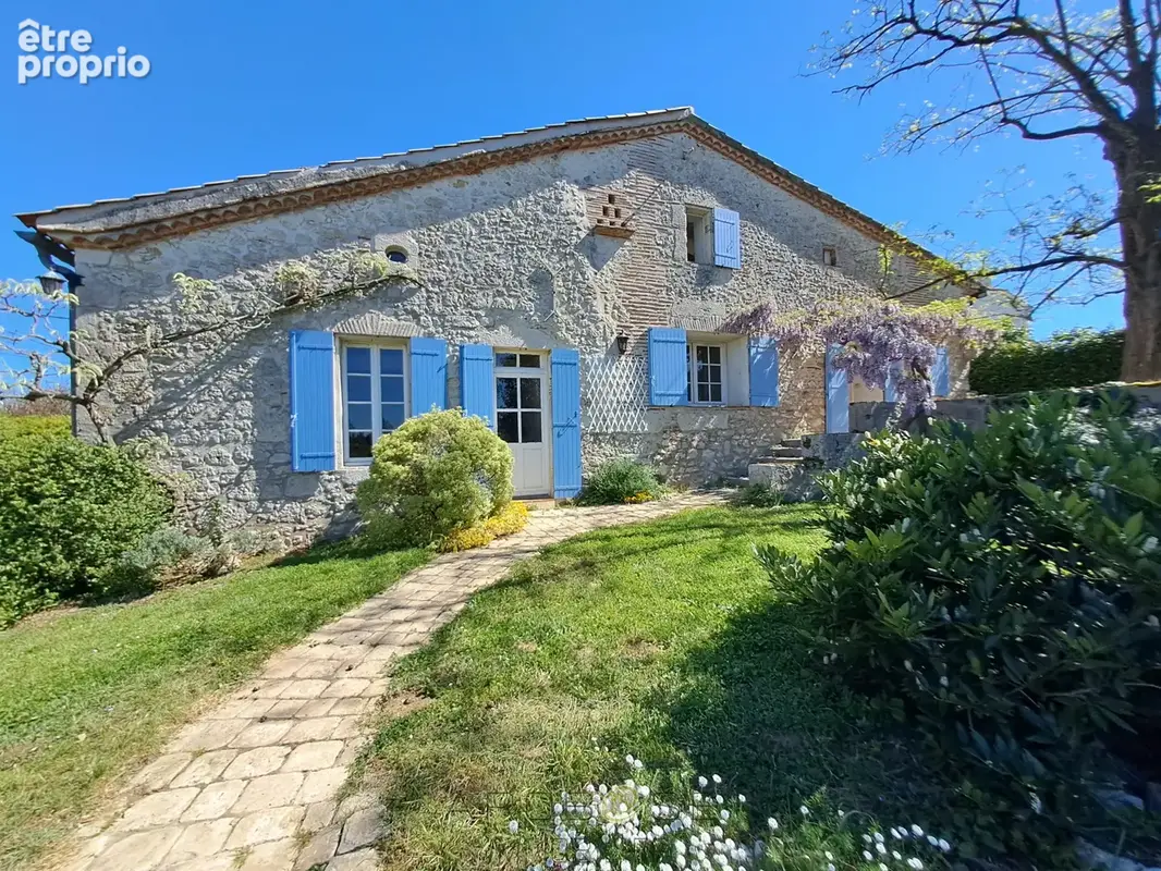 Maison de caractère en pierre dans un hameau . - photo 2