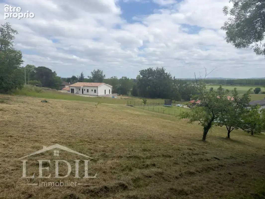 Terrain constructible 1922 m2 - photo 3