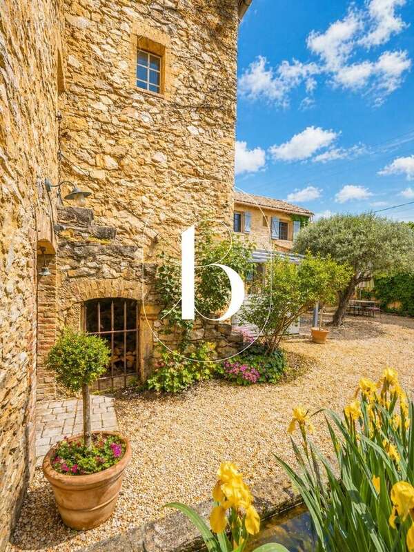 Maison à LAUDUN-L'ARDOISE