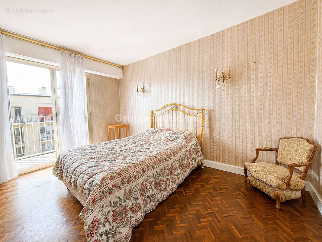 Appartement Versailles 5 pièce(s) 115.74 m2 + 2 Balcons - photo 8