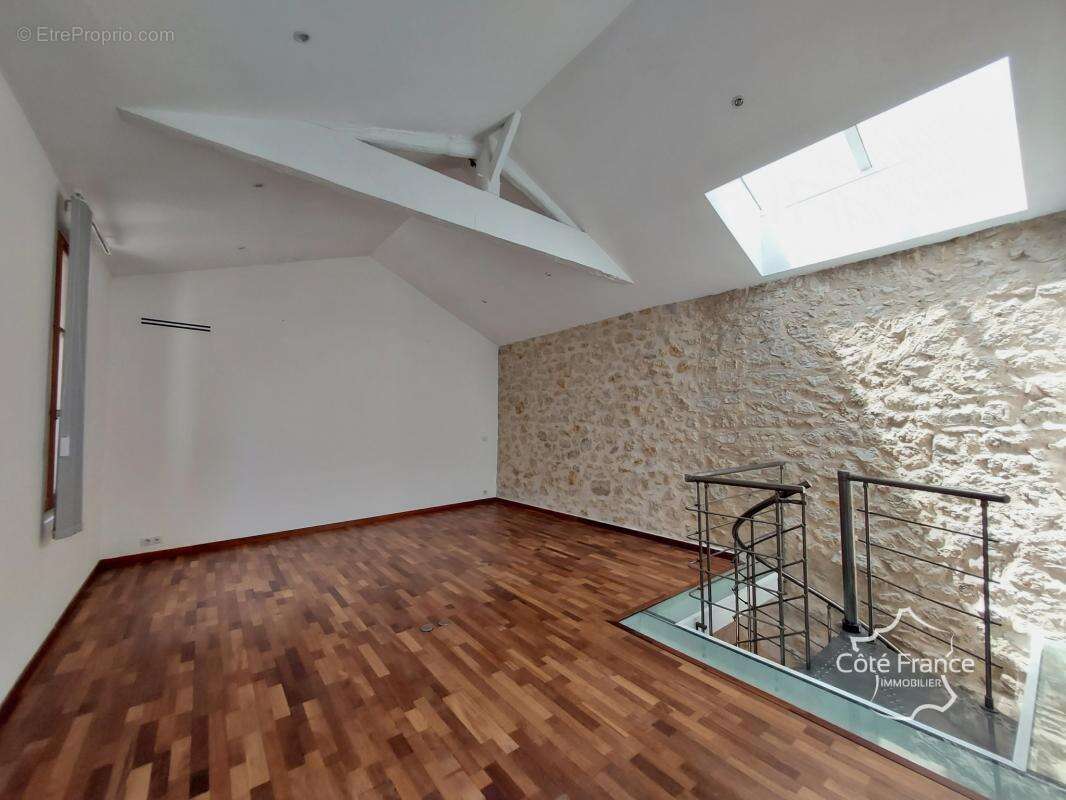 Maison de ville en pierres   Charme, cachet et cour privée - photo 5