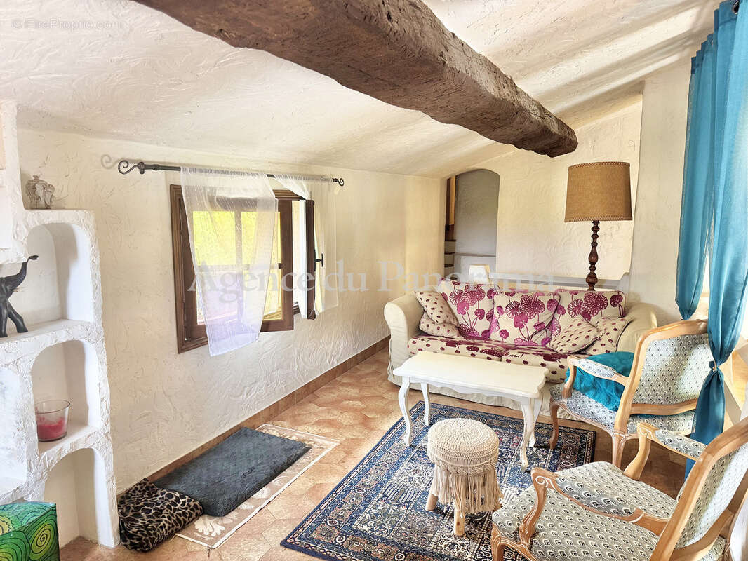Maison à SAINT-CEZAIRE-SUR-SIAGNE