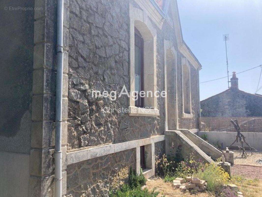 Maison avec du caractère,entouré de verdure,potager,fruituiés,pour des moments reposant - photo 3