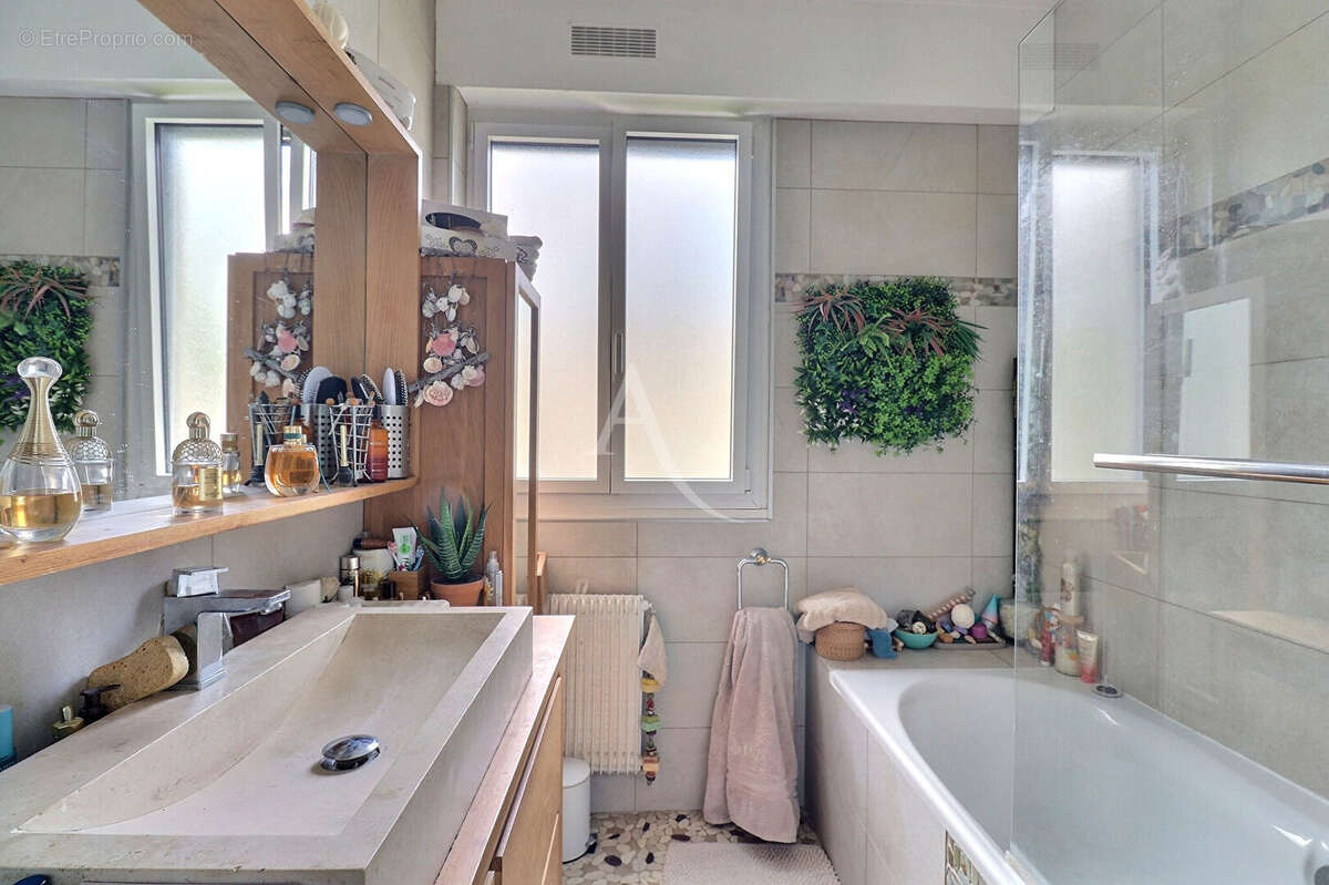 Appartement à LE MESNIL-LE-ROI