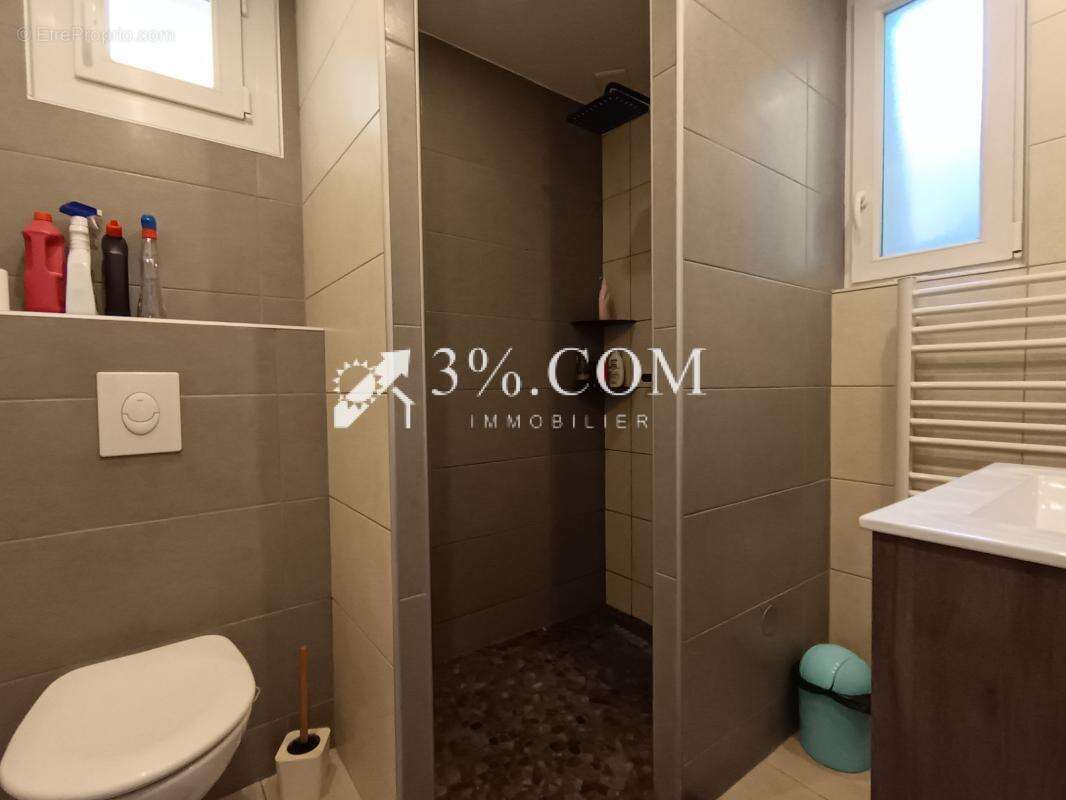 Maison de 76m2 renovee avec garage et place de stationnement - photo 7