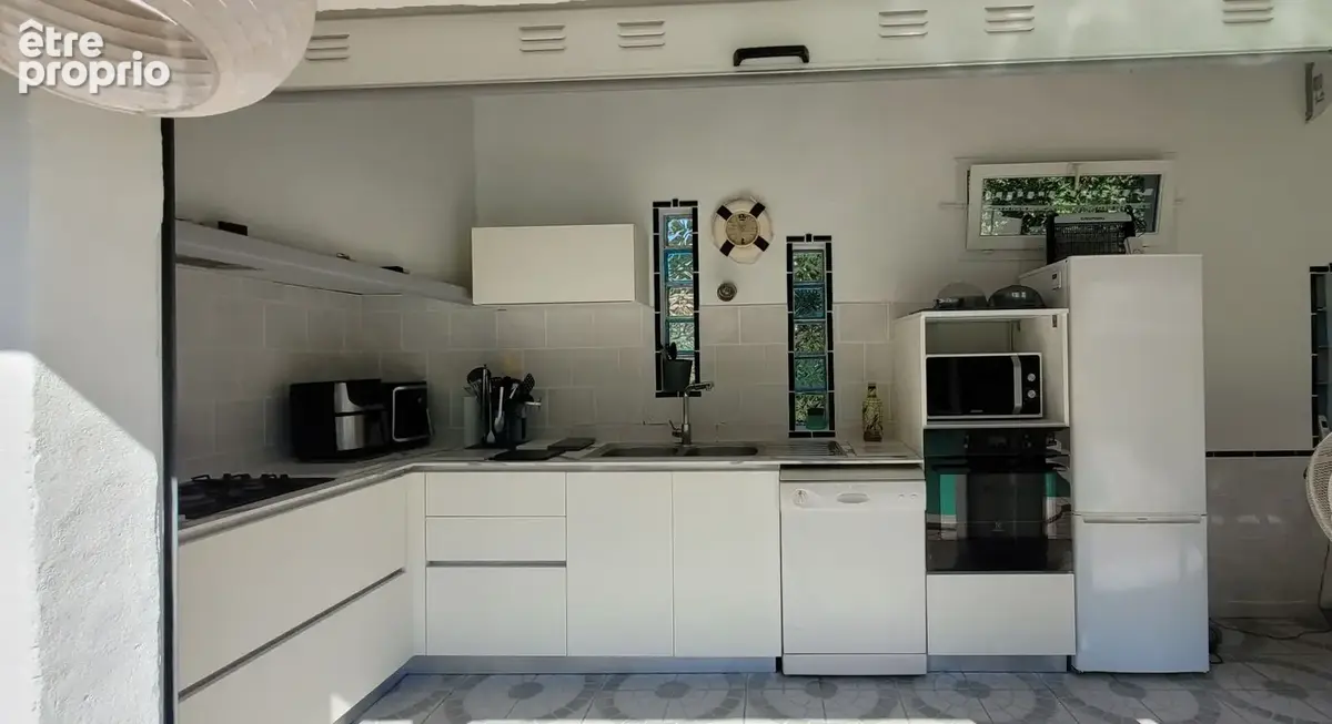 Maison avec piscine sur un terrain arboré de 1589m², secteur  Montélimar - photo 10