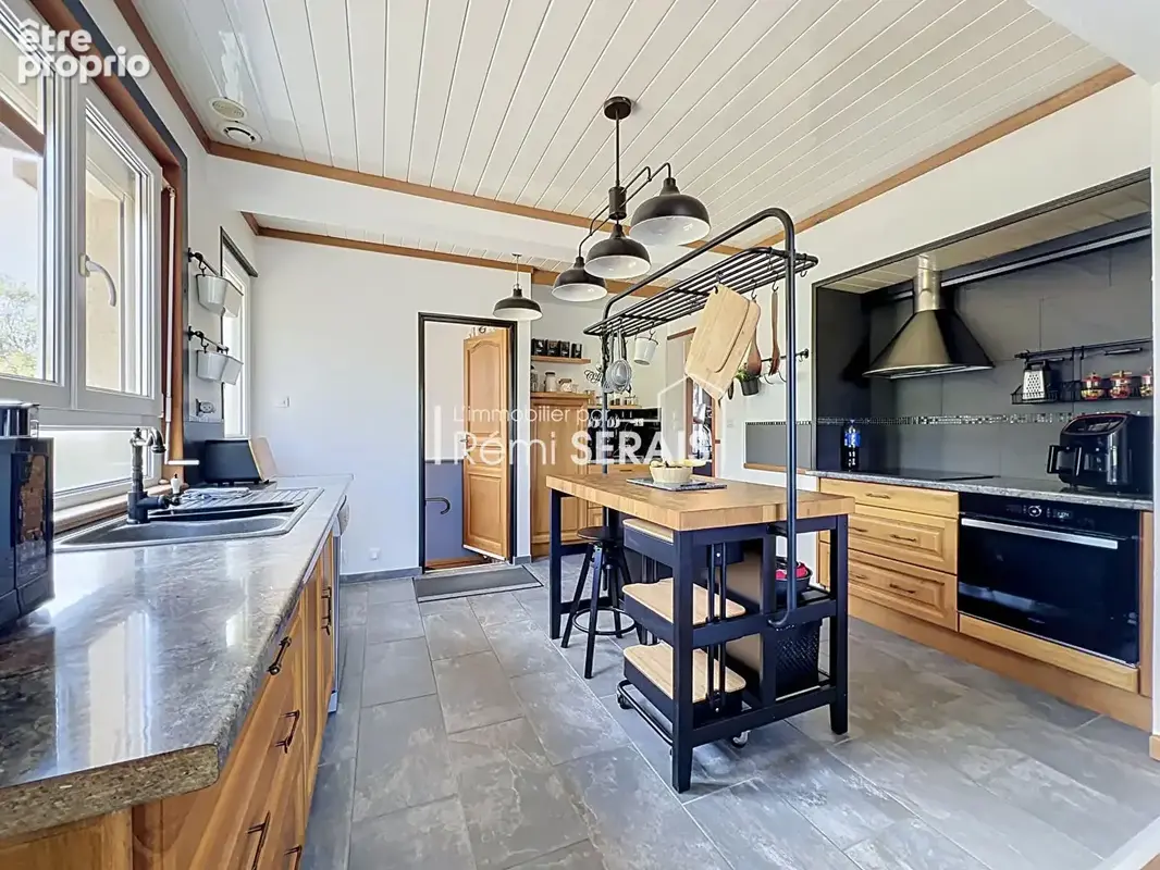 Maison sans travaux avec sous-sol complet et espaces de loisirs - photo 4