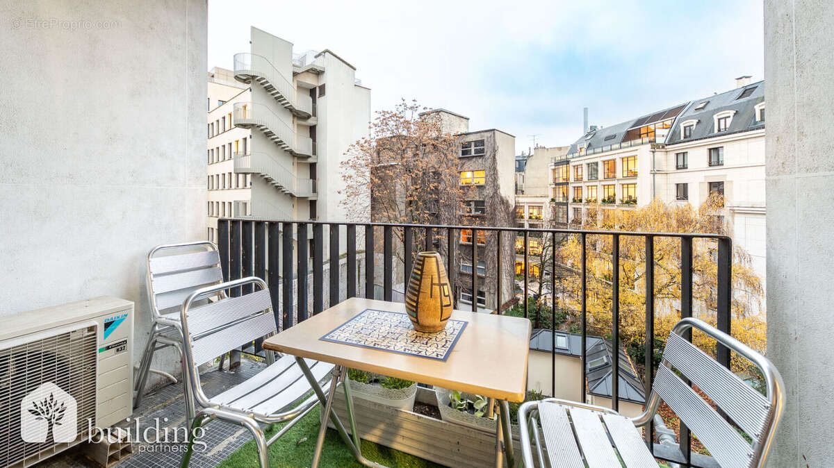 Appartement à PARIS-8E