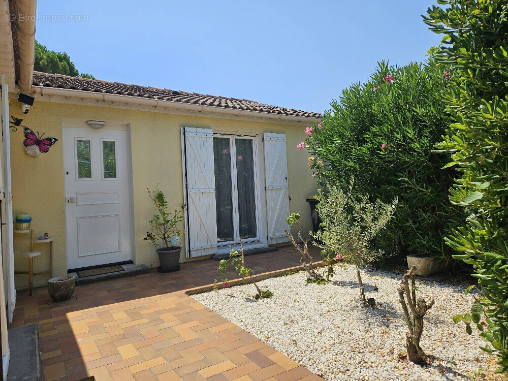 Jolie villa de plain-pied, au calme et à l'abri des regards - photo 2