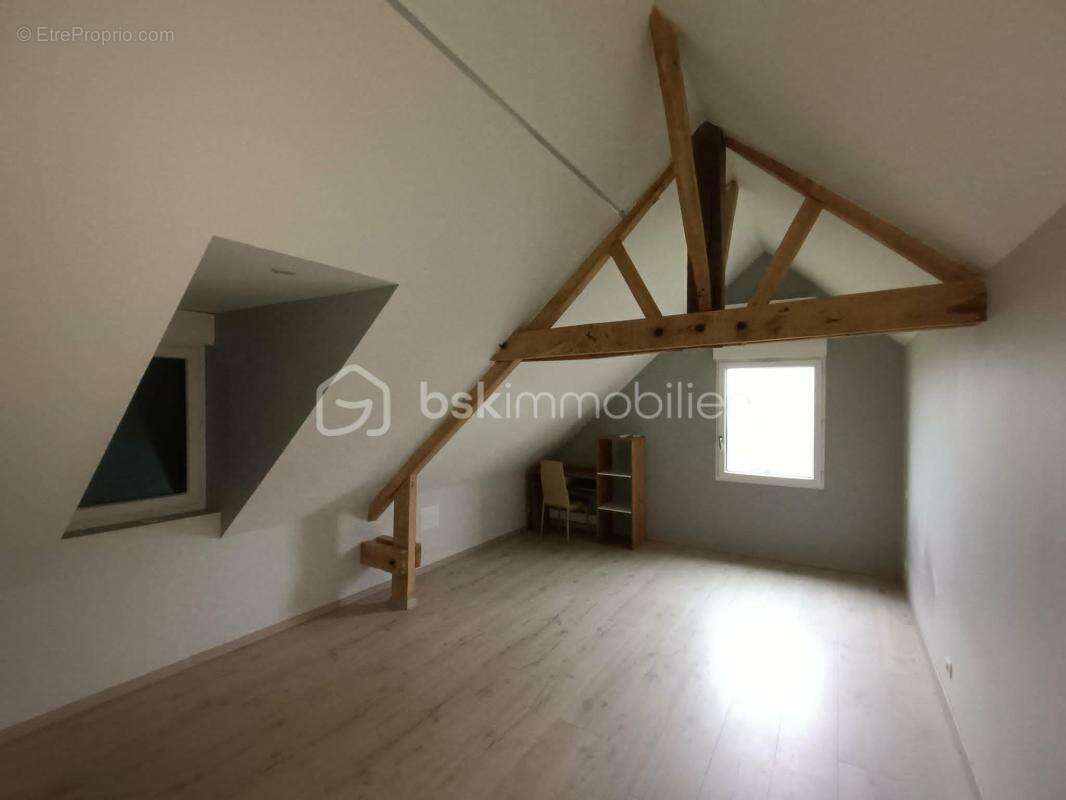 Belle Maison Rénovée en 2019 de 120 m2 et Grange de 200 m2 sise sur 3 877 m2 - photo 7