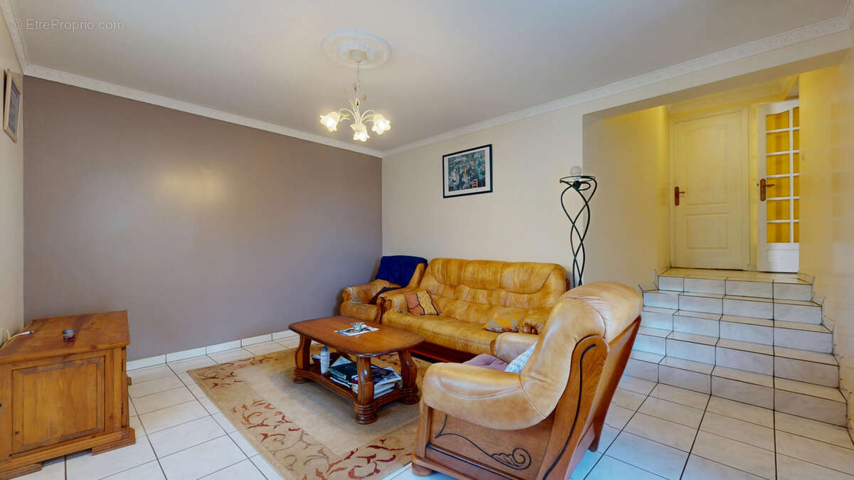 Maison à AVANNE-AVENEY