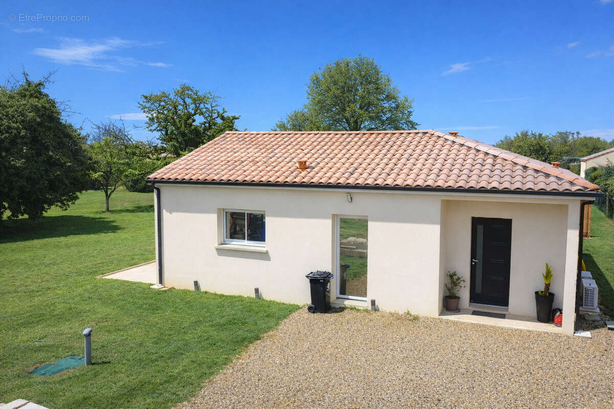 Maison à DONZAC