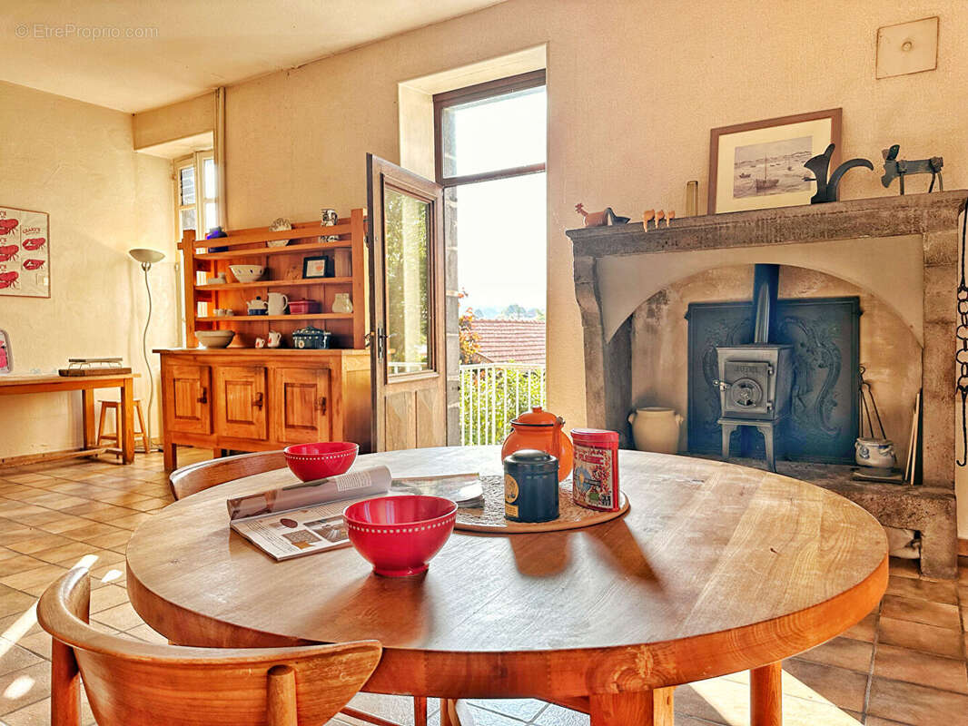 Maison à LA ROCHE-BLANCHE