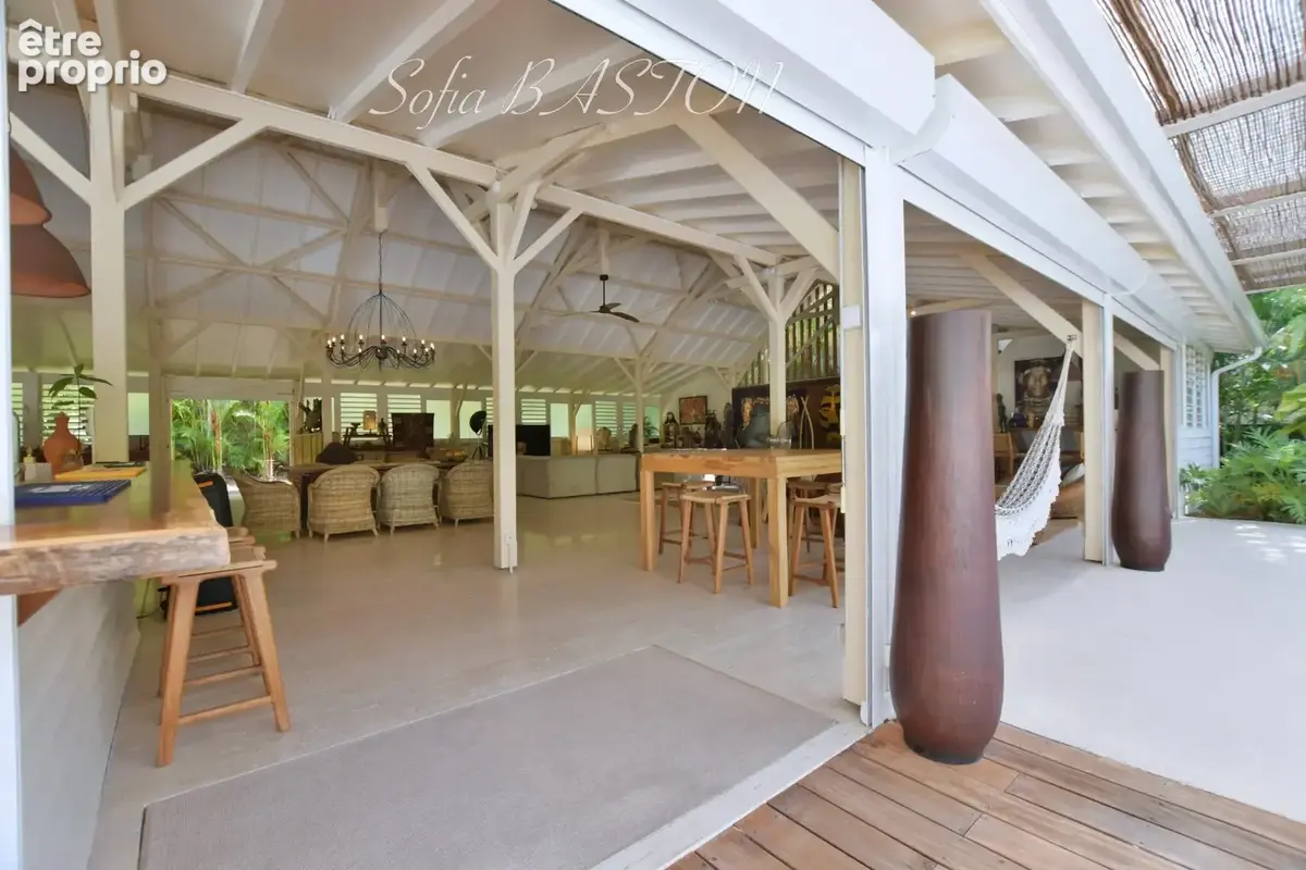 Superbe villa de 345 m² habitables avec piscine et annexes - terrain plat de 2 207 m², à vendre 5/6 pièces LE DIAMANT (972) - photo 11