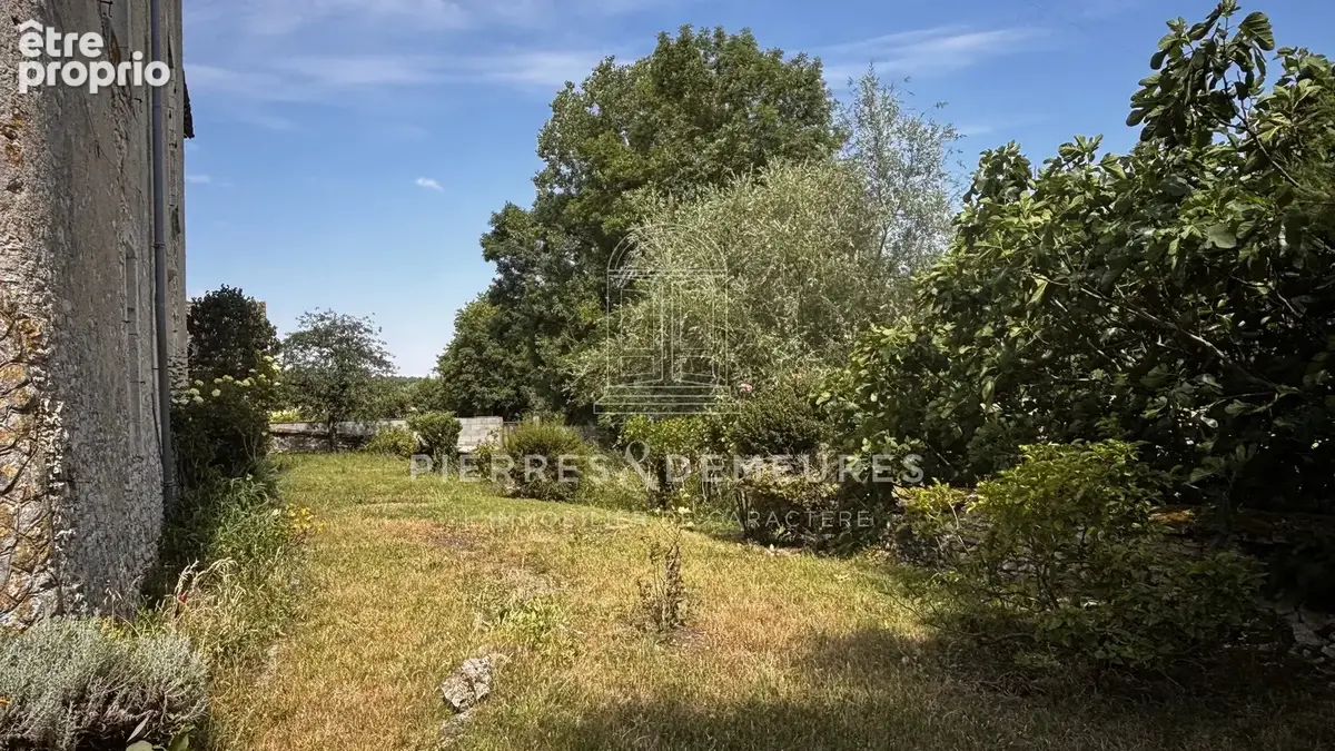 Manoir avec prairie  en bordure de riviere - photo 19