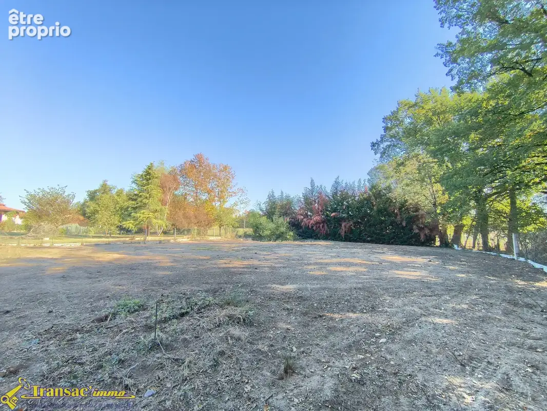 À Orléat, terrain constructible de 1295m2 - photo 3