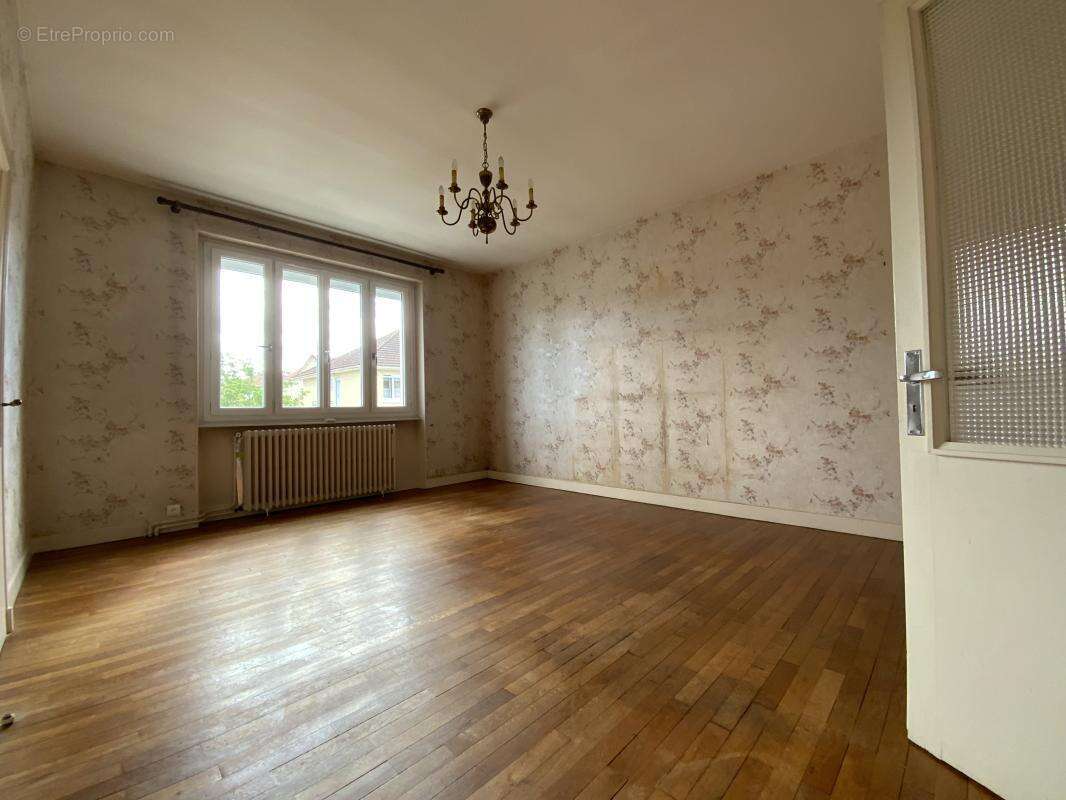 Maison à SAINT-JUNIEN