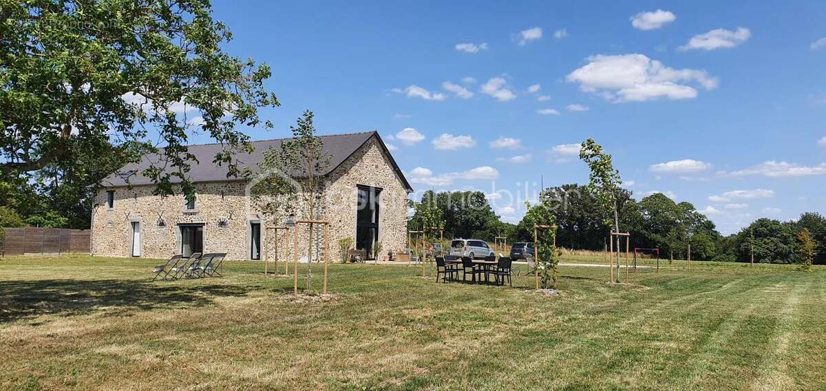 Maison à LE GENEST-SAINT-ISLE