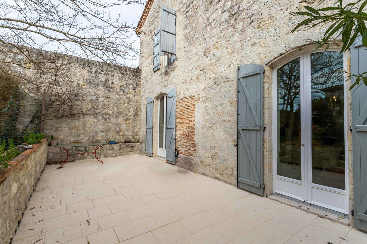 Maison de village avec jardin et garage - photo 6