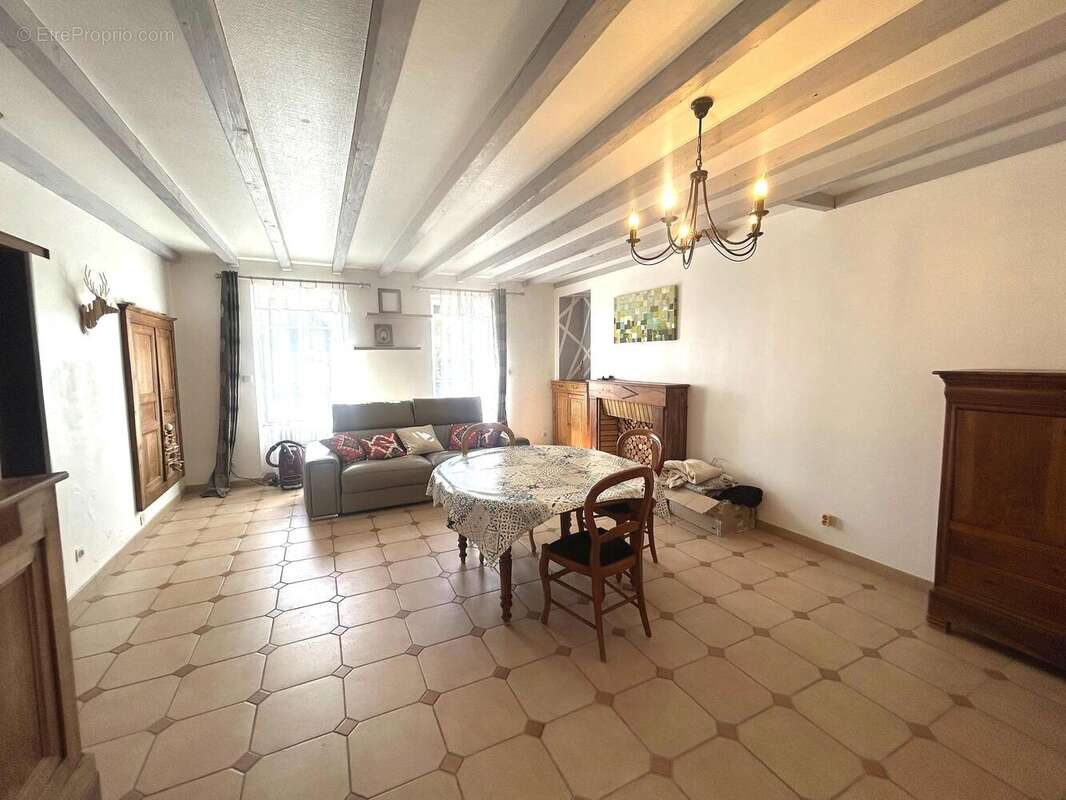 Maison 131 m² à Ars-Les-Favets  - photo 4