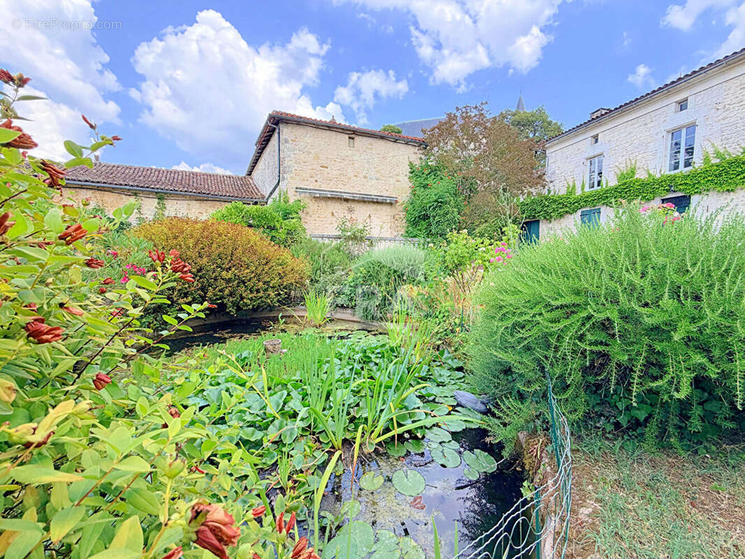Demeure 260m² à mouthiers-sur-boëme - photo 2