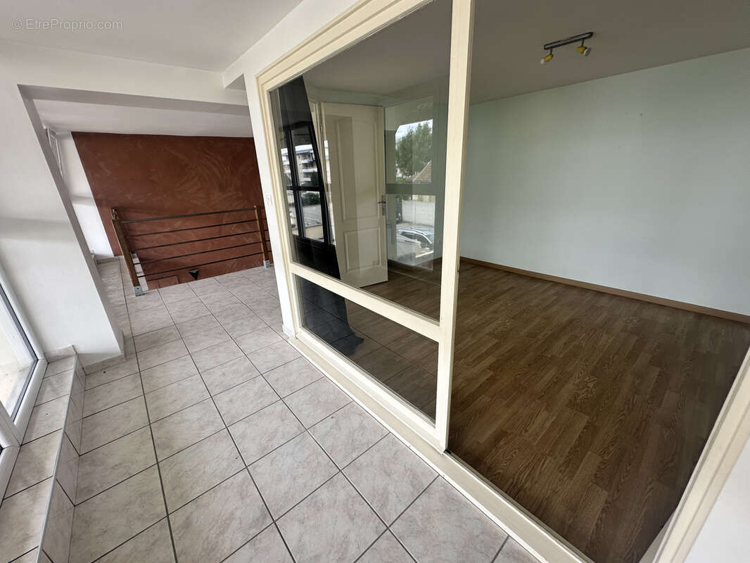 Autre à SAINT-JULIEN-LES-VILLAS