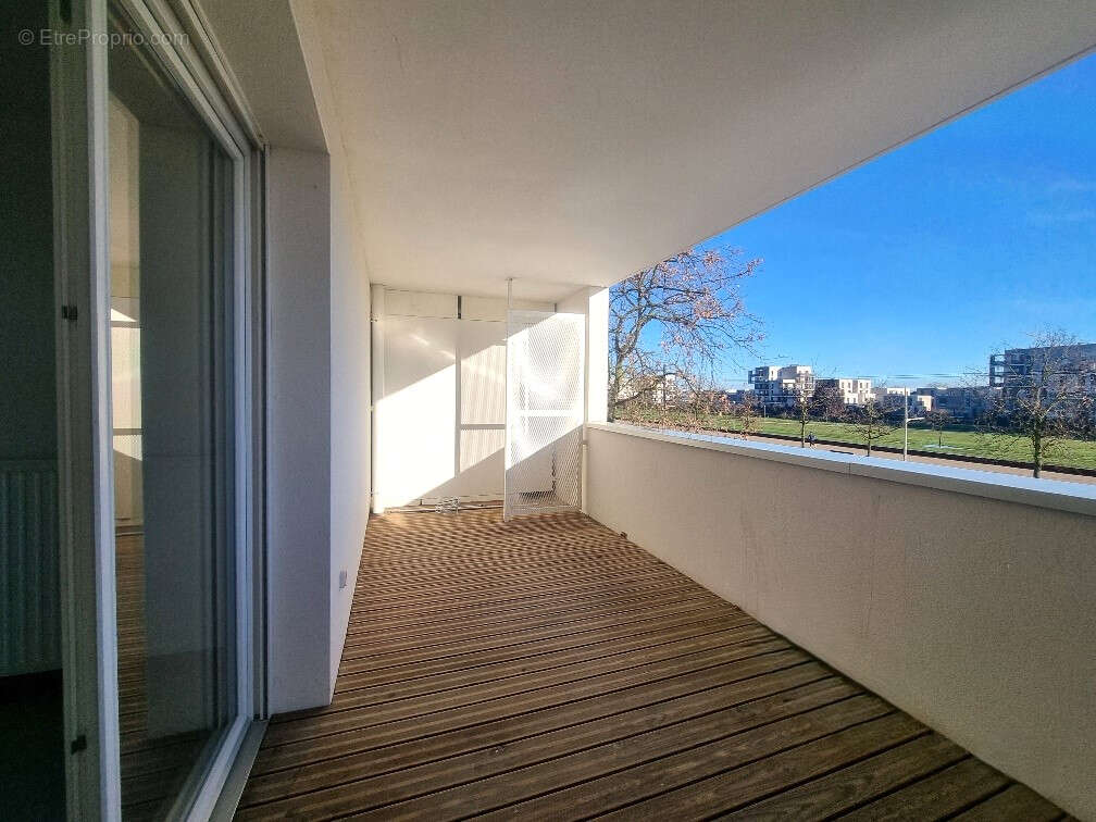 Appartement à BEAUZELLE