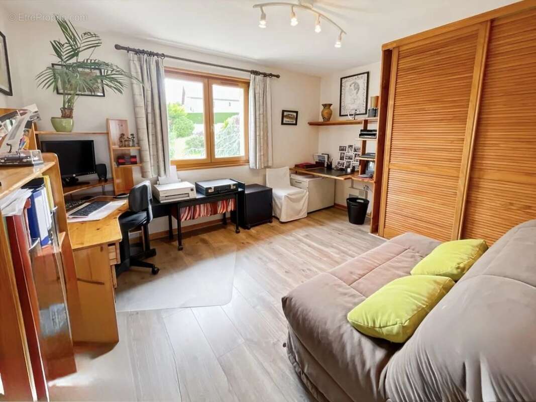 Maison à SAINT-GENEST-LERPT