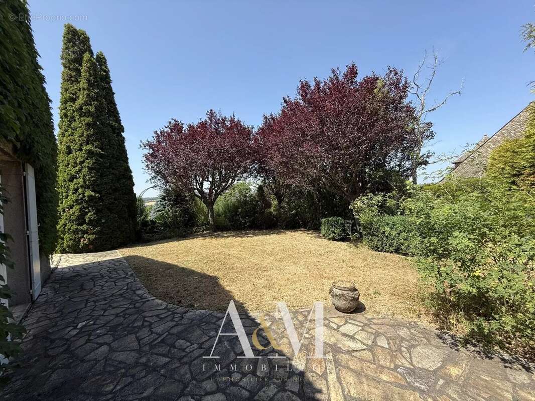 Villa T6 de 275 m² + sous-sol 180 m²/ 2548m² - photo 2