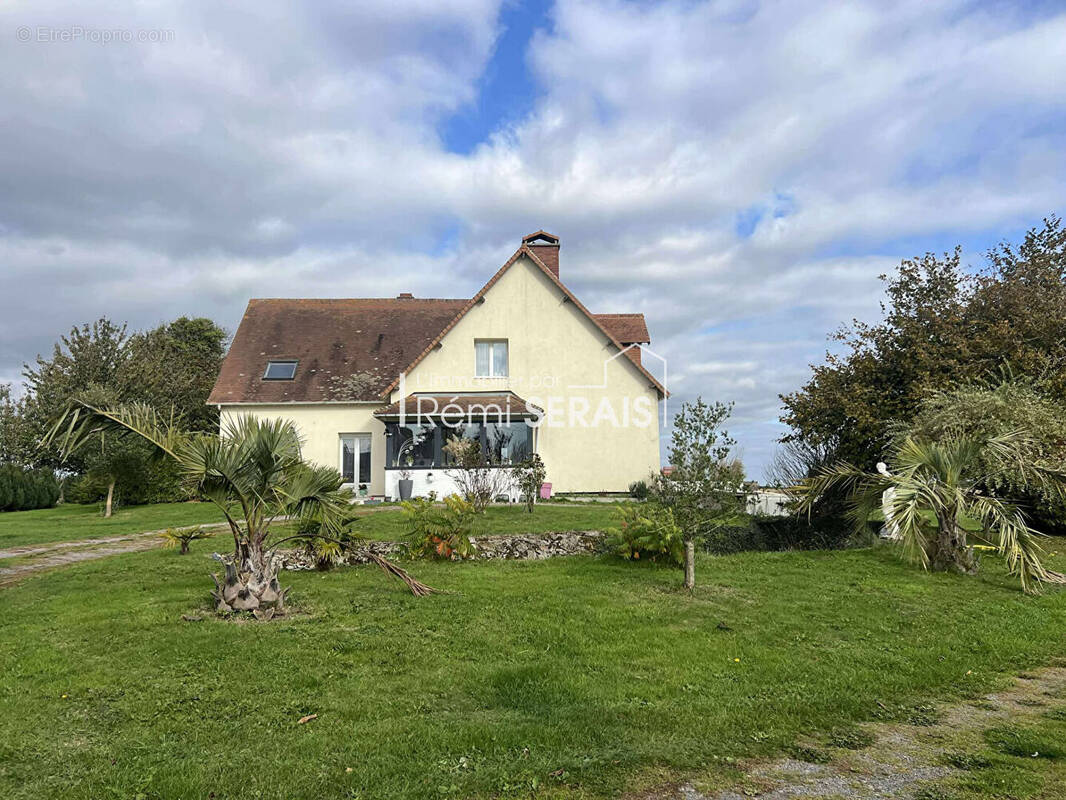 Maison à COURVAUDON