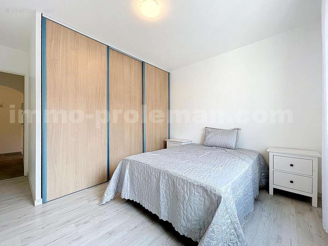 Appartement_T4_Gaillard_belle_superficie_prix_frontière_Suisse_direction_GENEVE_autoroutes_investissement_locatif_vente_vue_séjour_salon_salle_a_manger_cuisine_américaine_balcon_terrasse_vue_chambre_1_ - Appartement à GAILLARD