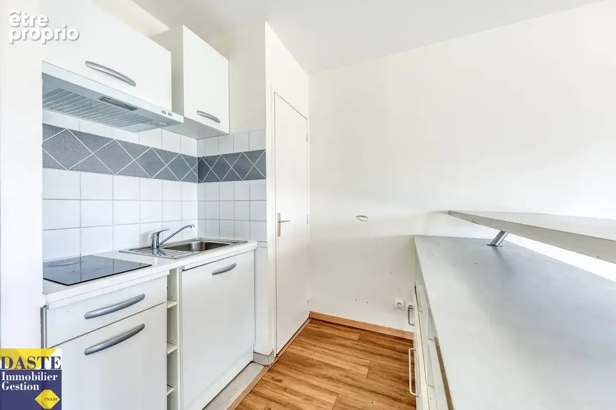 A deux pas de la gare à pieds, studio de 25.72m2 - photo 3