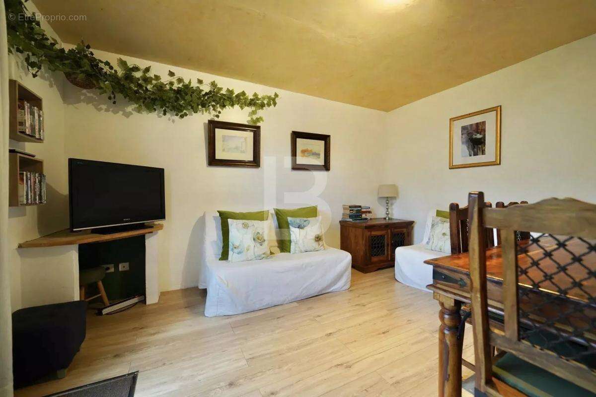 Maison à GREOLIERES