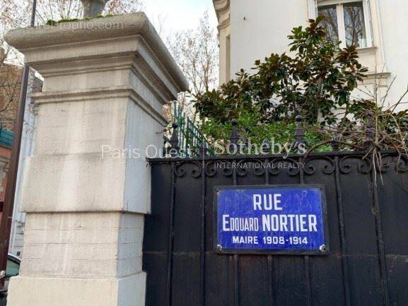 Appartement à NEUILLY-SUR-SEINE