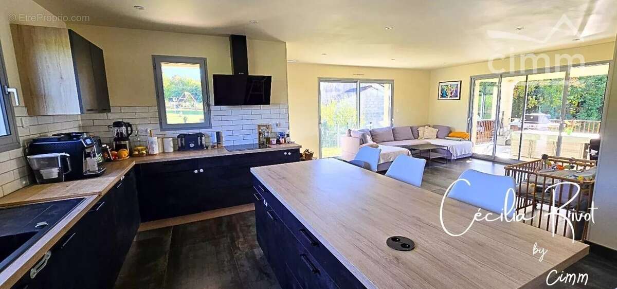 Maison à LA CHAPELLE-AUBAREIL