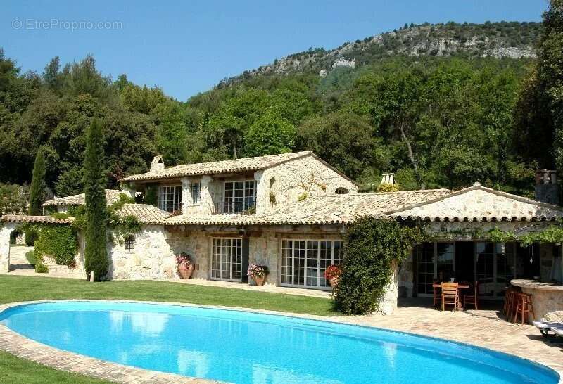 Maison à TOURRETTES-SUR-LOUP