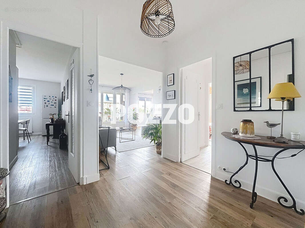 Appartement à DONVILLE-LES-BAINS