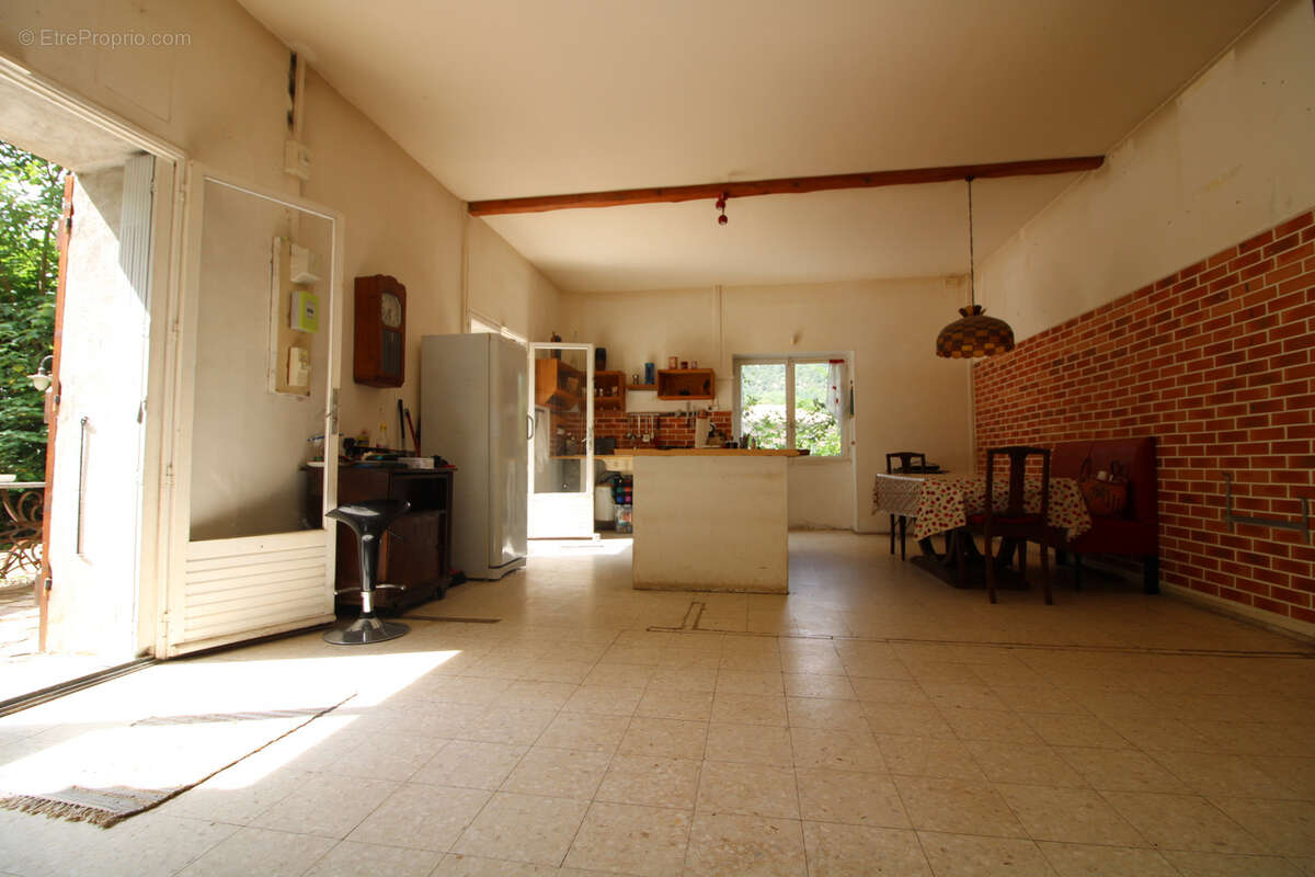 Maison de caractere d'un volume 333 m2  + dependance 86 m2. - photo 29