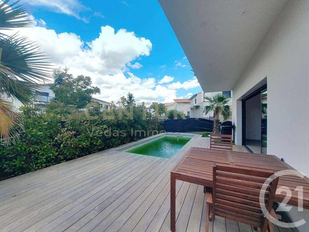 Maison à SAINT-BRES