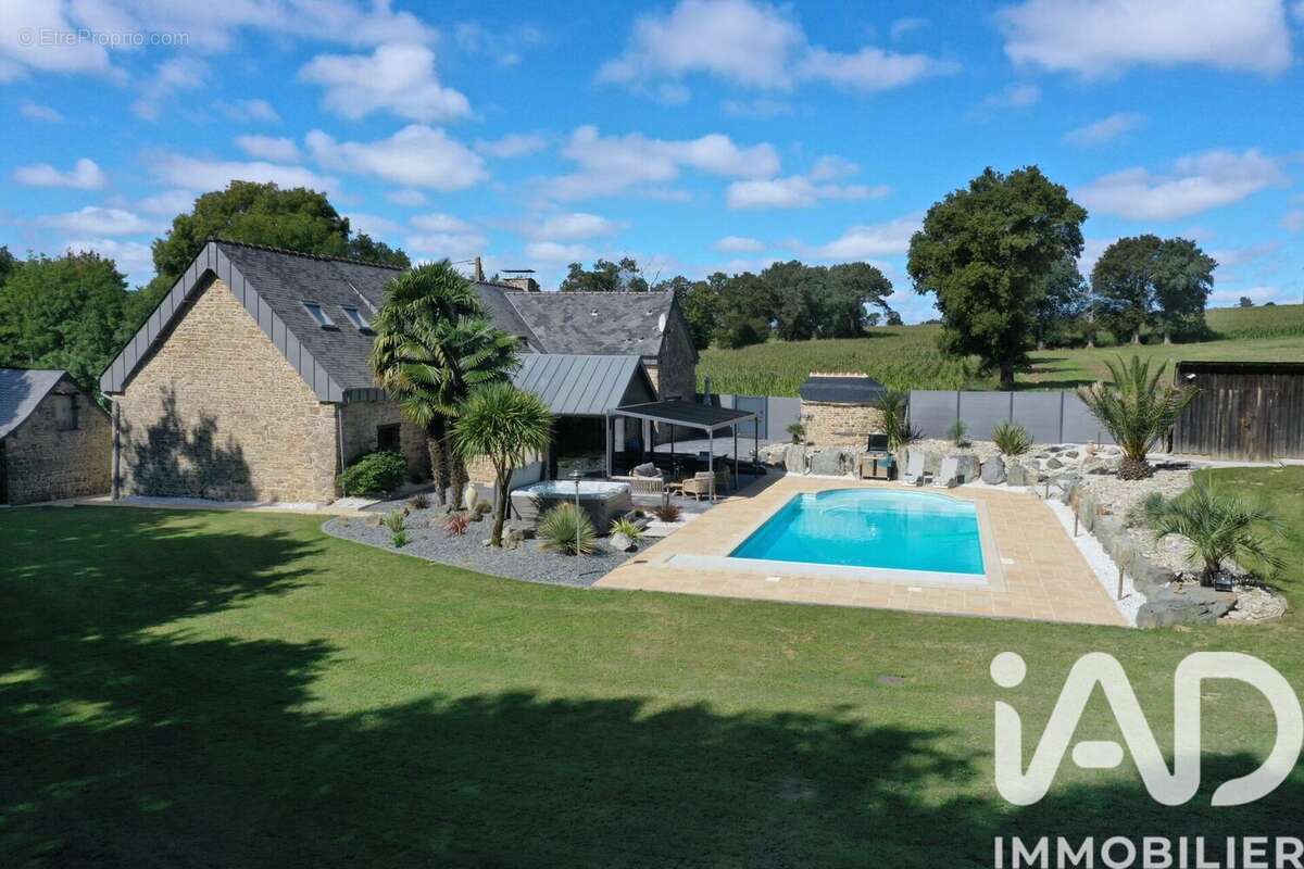 Maison 218 m² à La Couyere  - photo 4