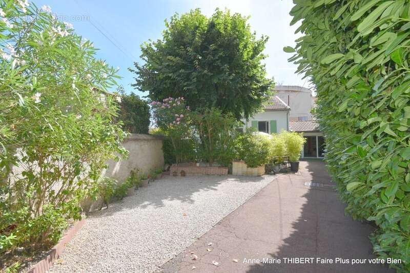 Maison à vendre 6 pièces VILLEURBANNE (69) - photo 2