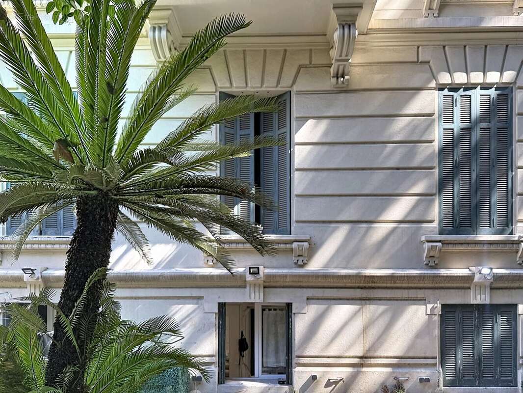 Cannes 300 m. palais : bourgeois a renover + jardin - photo 14