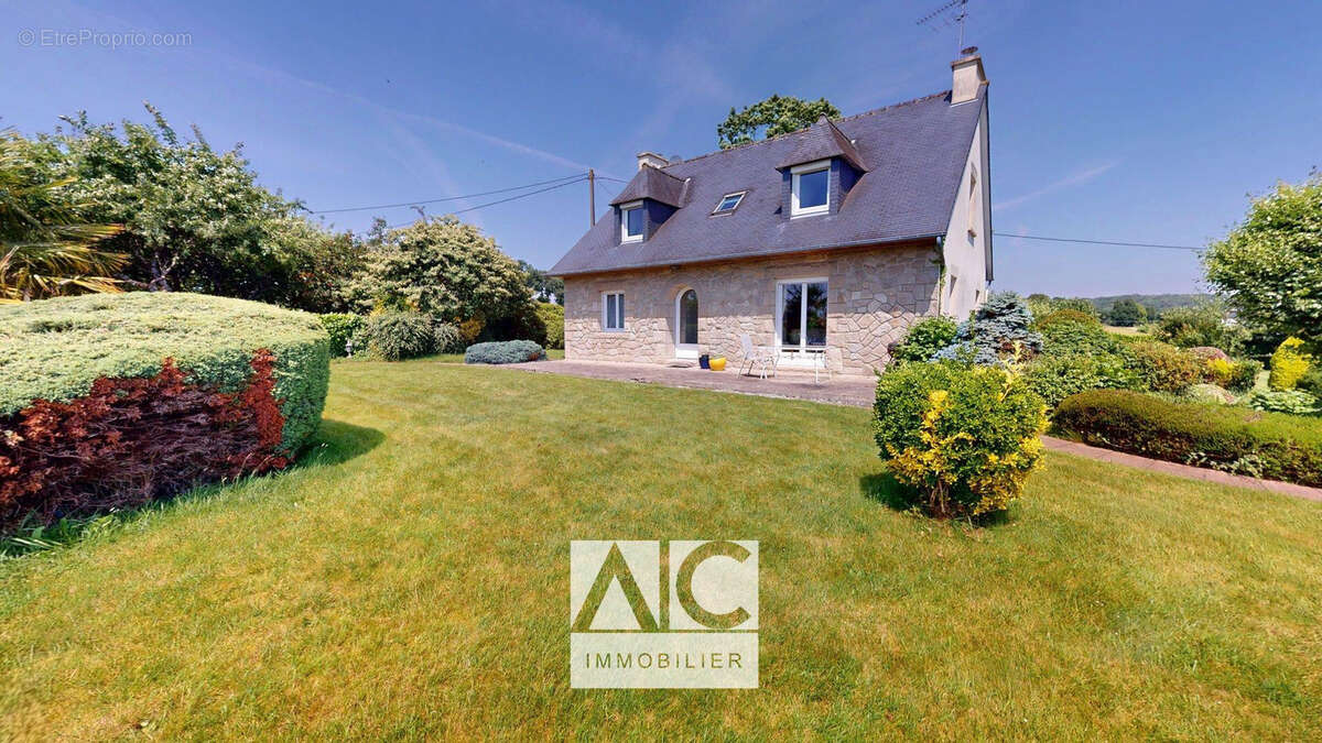 Maison à PLOUNEVEZ-QUINTIN