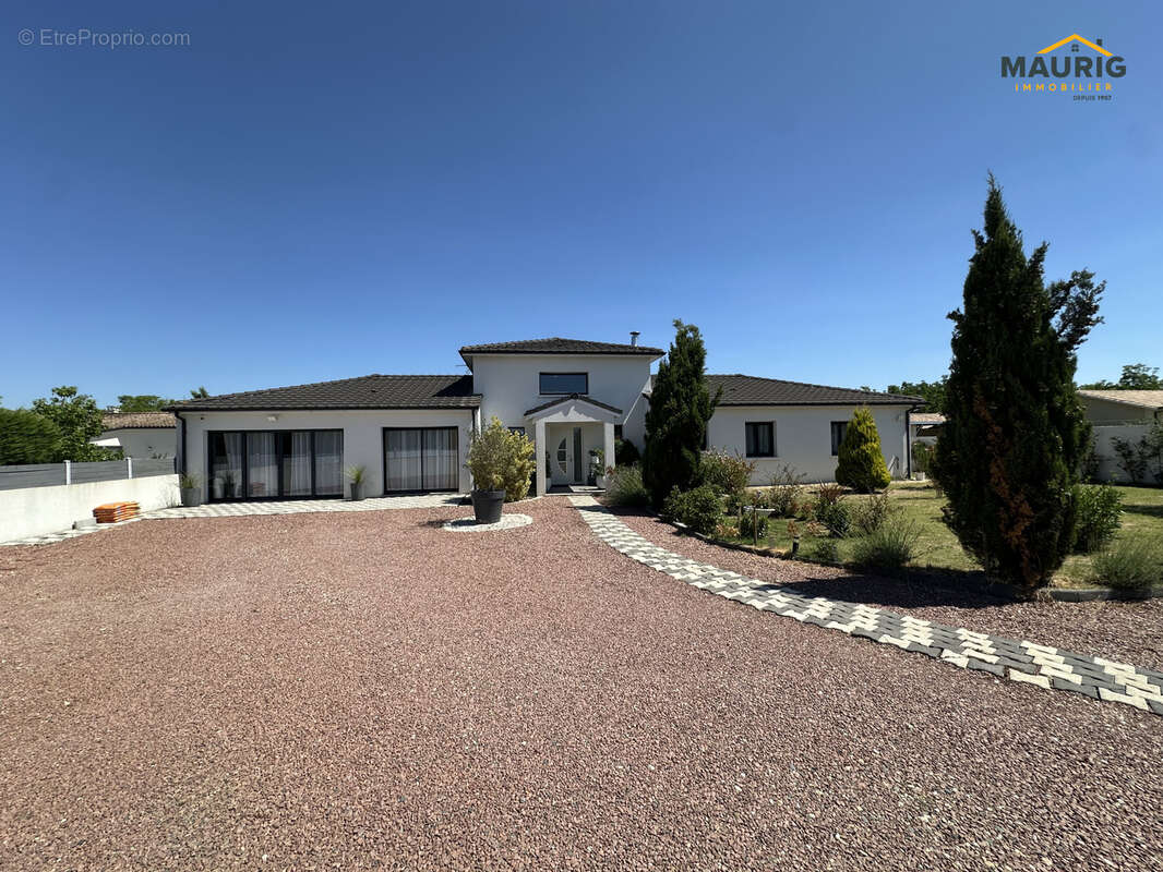SAINTE BAZEILLE 47180 Maison contemporaine de 185 m2 avec piscine chauffée et jardin - photo 2
