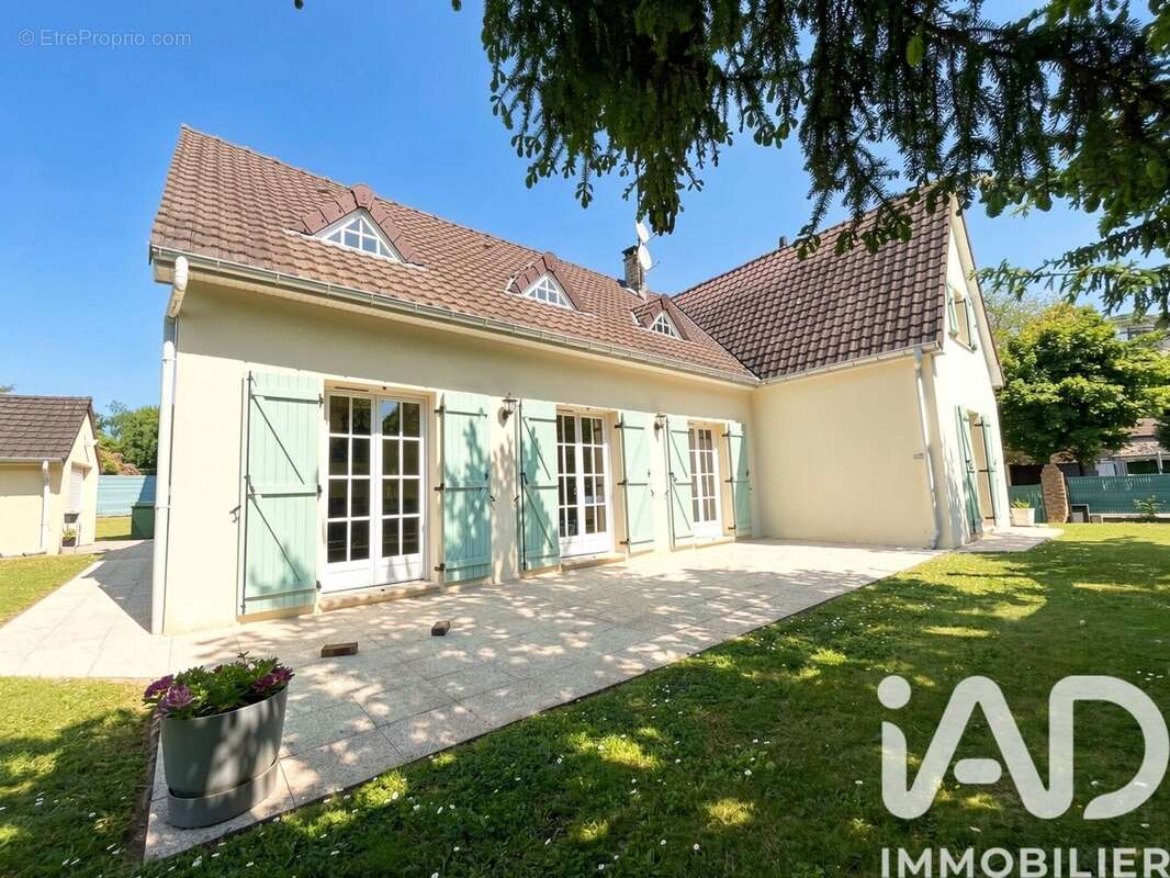 Maison 158 m² à Saint-Arnoult-En-Yvelines  - photo 3