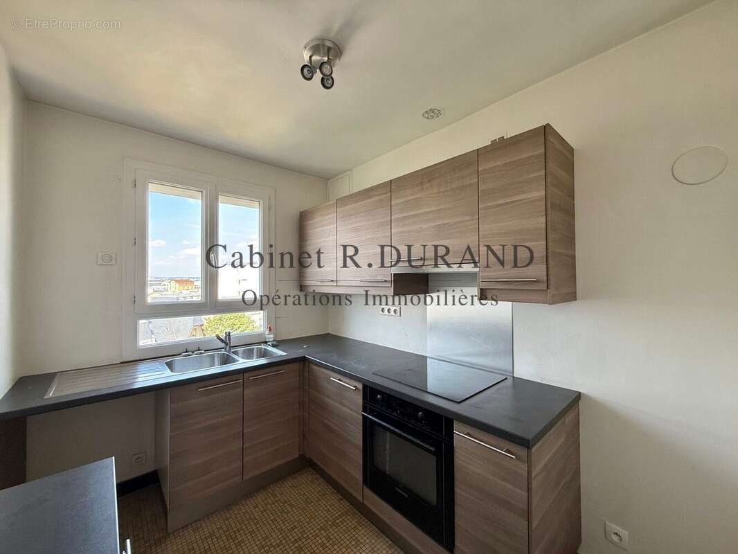 Appartement 84 m² à La Garenne-Colombes  - photo 2
