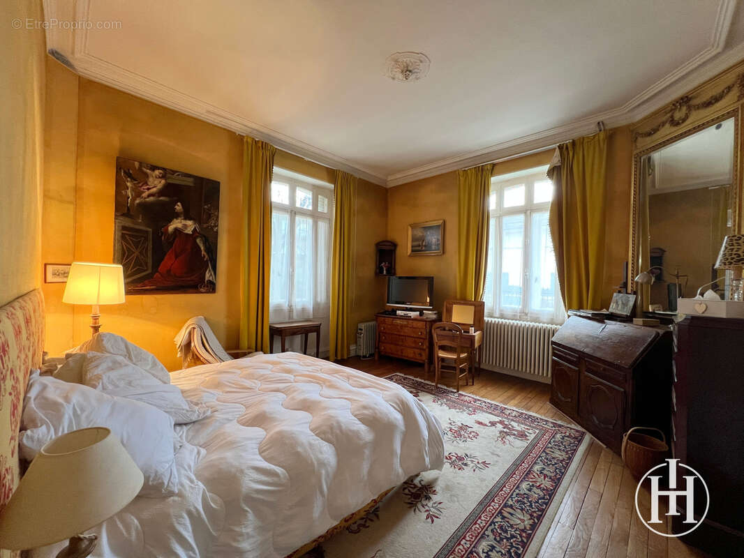 Maison à SAINT-AMAND-MONTROND