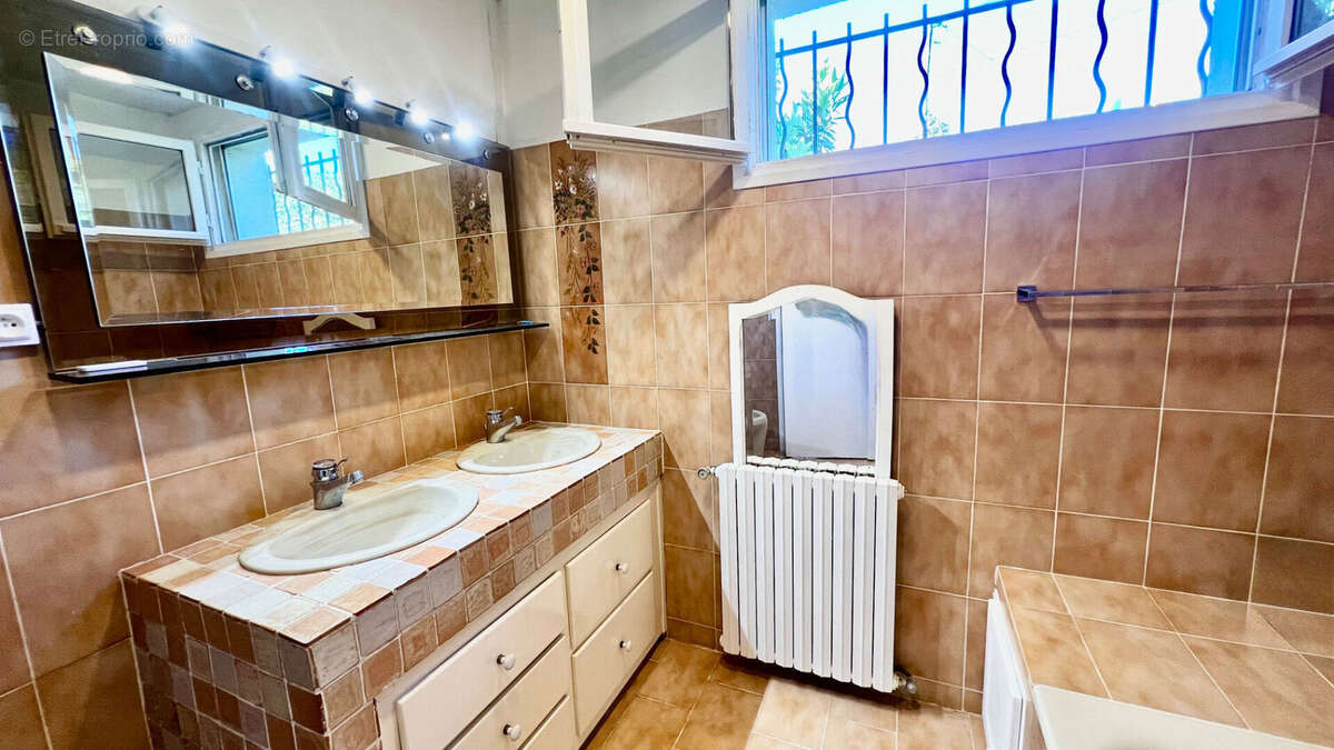 Maison à SAINT-ZACHARIE