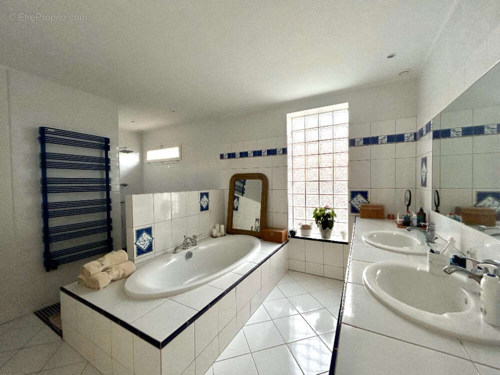 Maison à VILLEMOUSTAUSSOU