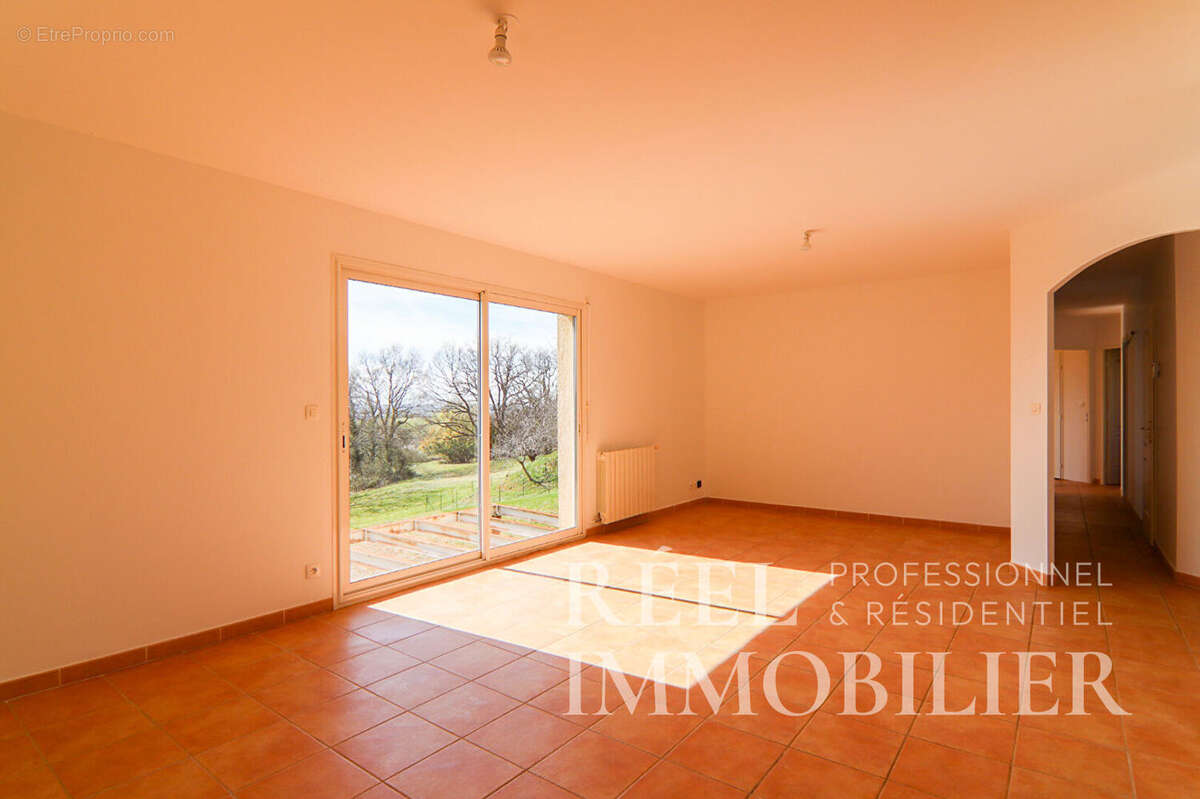 Maison de plain-pied de 104 m2 avec sous sol total - photo 2